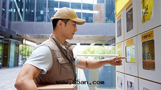 公(gōng)司确立專注各(gè)類(lèi)智能箱(xiāng)櫃電(diàn)子鎖的(de)研發(fà)、銷售及(jí)生(shēng)産的(de)發(fà)展策略。
研發(fà)&升(shēng)級智能快(kuài)遞櫃專用(yòng)電(diàn)子鎖，並(bìng)獲得國(guó)家(jiā)發(fà)明(míng)專利證書(shū)。
基于(yú)ZJA強(qiáng)大(dà)的(de)技術(shù)優勢，與(yǔ)國(guó)内各(gè)大(dà)知名(míng)智能快(kuài)遞&儲物(wù)運營商建立合作(zuò)關(guān)系(xì)。
設立飛行者(zhě)機(jī)電(diàn)（深圳）有(yǒu)限公(gōng)司，專门研制電(diàn)子鎖需要(yào)的(de)高(gāo)性(xìng)能電(diàn)磁部品。